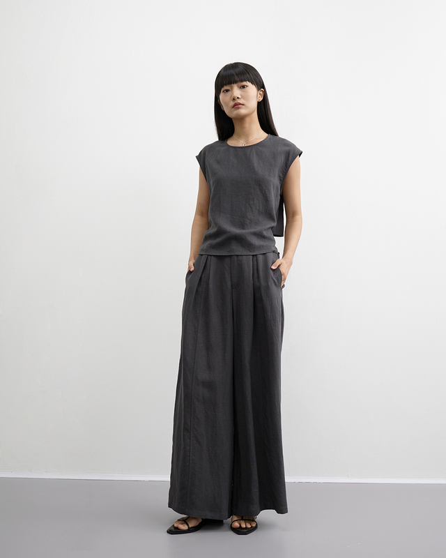 A Two-piece Set of French Linen Sleeveless Tank Tops And Wide-leg Pants