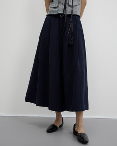 High-waisted Skirts And Trousers That Exude A Slender And Elegant Demeanor