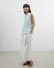 A Sleeveless Stand-up Collar Vest with A Design Sense