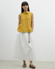 A Sleeveless Stand-up Collar Vest with A Design Sense