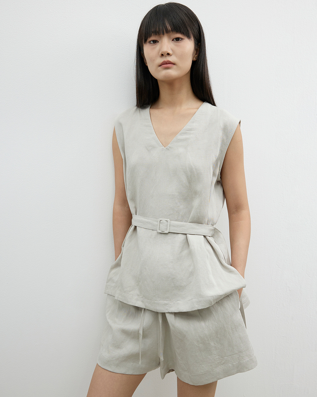 A Stylish, Waist-cinching Sleeveless Vest Shirt