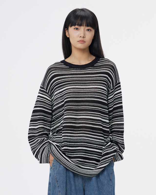 A Simple Round-neck, Color-blocking Striped Knitted Sweater